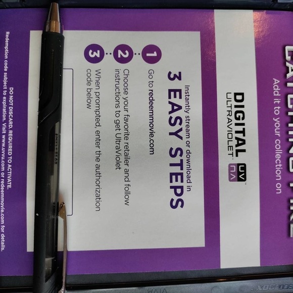 Hunger Games - Catching Fire Book & DVD - Picture 11 of 12